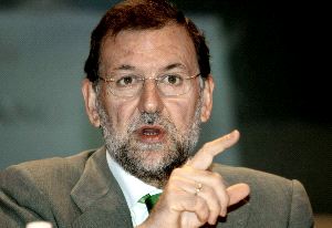 ESCÉPTICO. Mariano Rajoy, durante su intervención de ayer en Palma. / MONTSERRAT T. DÍEZ. EFE