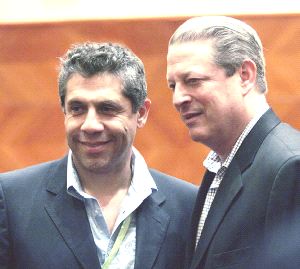 FORMACIÓN. Campo y Al Gore, en el curso celebrado en Sevilla. / SUR