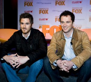LOS WALKER. Dave Annable y Matthew Rhys, en Madrid. / SUR