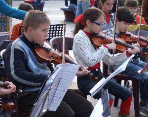 RECITAL. Alumnos del centro en un concierto organizado por la asociación 'Amigos de la música'. / . P.