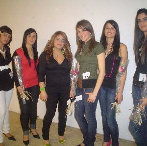 CORTE. Reina y damas juveniles de la feria barreña.