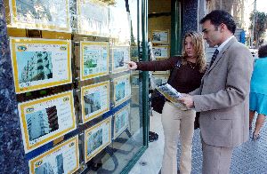 El precio de la vivienda se frena en la capital y cae en municipios de la costa oriental