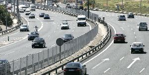 Instalan vallas en los tramos con más atropellos de la autovía para impedir que crucen los peatones