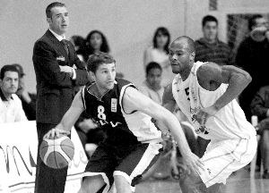 DIEGUITO. Ciorciari realizó un espléndido partido en Illumbe junto a sus compañeros. / ANTONIO GARCÍA.