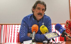 PRIMERO. Montes es el que más se ha sentado en el banquillo. /SUR