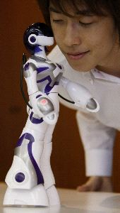 CARIÑO. Reacciona ante los humanos. / K. KYUNG-HOON. REUTERS