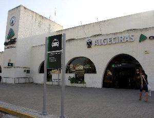 TERMINAL. Nuevos carteles señalizadores para la estación de Algeciras. / A.CARRASCO