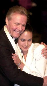El padre de Angelina Jolie, un abuelo feliz en la distancia | Diario Sur
