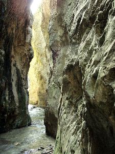 ANGOSTOS. Los 'cahorros' apenas superan el metro de anchura.