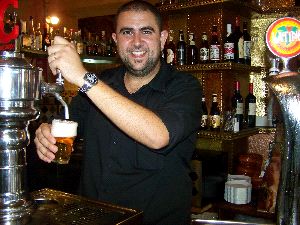 SERVICIO. Samuel Callejón, tirando una caña. / E. C.