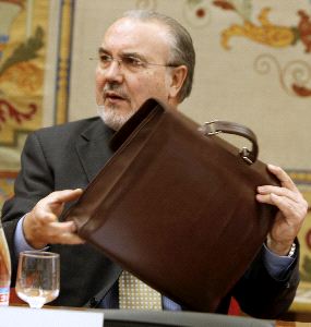 Solbes advierte de que «la crisis hay que pagarla entre todos» por su «gravedad»