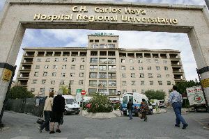 ANTIGUO. El Hospital Carlos Haya se ha quedado obsoleto.                                                   Su primer pabellón se abrió en 1956 y el segundo, en 1973. / SUR