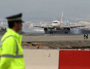 AEROPUERTO. Imagen del vuelo inaugural entre Madrid y Gibraltar, en 2006. / A. CARRASCO
