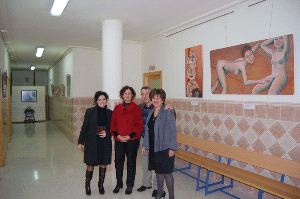 El instituto Puerta de la Axarquía inaugura una sala de exposiciones con la obra de Villalta