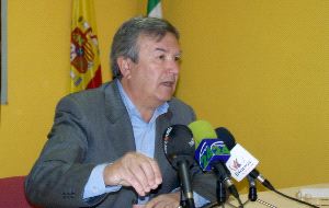 RUEDA DE PRENSA. El portavoz del PSOE, Ángel Ramírez. / E. C.