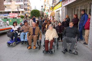 ACCESIBILIDAD. Los discapacitados demandan la eliminación de barreras en la ciudad. / E. GUZMÁN
