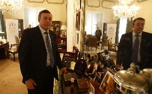 COMPROMISOS. Diego Sales, en su despacho del Rectorado situado en la calle Ancha. / F. JIMÉNEZ