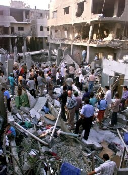 Una de las casas destruidas por el bombardeo, el 22 de julio de 2002. / FOTOS: EFE Y AP
