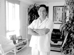 Gustavo Adolfo Reque, ostéopata: «El 90% de mis pacientes evita pasar por el quirófano»