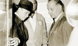 Sinatra, junto a Robert Aletti, director del hotel . / SUR