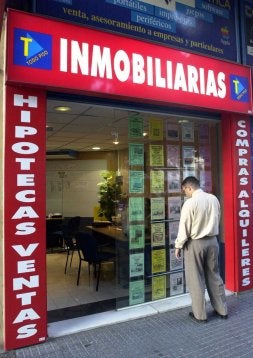 Ofertas de casas en una inmobiliaria. / SUR