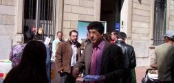 El coordinador andaluz de IU en la sede del partidodurante una visita anterior a Algeciras. / SUR