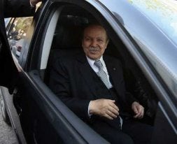 Buteflika consolida su liderazgo en Argelia entre acusaciones de fraude