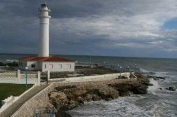 Los restos romanos están en el entorno del Faro de Torrox-Costa. / EUGENIO CABEZAS