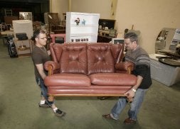 Su especialidad son los muebles. / ANTONIO SALAS