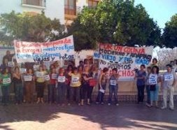 Padres del colegio Colina del Sol de Torrox se manifiestan para pedir mejoras en el centro