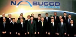 El primer ministro turco, Recep Tayyip Erdogan -quinto por la izquierda- flanqueado por los dirigentes que se dieron cita en Ankara. / EFE