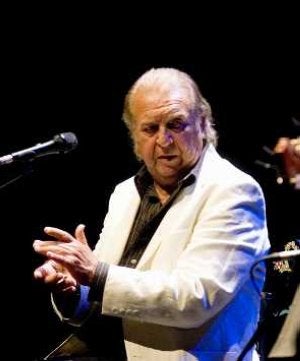 Dos Orillas otorga a El Lebrijano su premio cultural Mario Bertuchi
