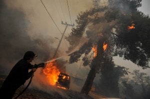 Un muralla de fuego cerca Atenas