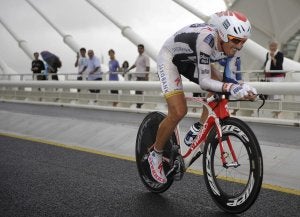 Cancellara, en la contrarreloj de ayer. / REUTERS