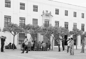 Los concursantes y el equipo de grabación llegaron a Arcos el 30 de marzo. / SUR