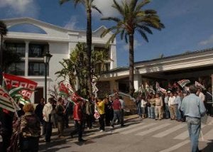 Los trabajadores siguen sin cobrar los salarios atrasados./ JOSELE-LANZA. ARCHIVO