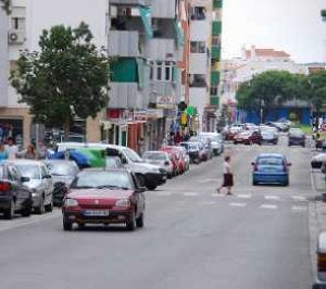 El Camino de Málaga es una calle muy comercial. /E. G.