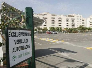 La Junta ha propuesto utilizar el 'parking' exterior de los juzgados. / CARLOS MORET