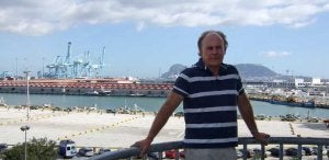 Rafael Roselló: «Un escritor de aventuras no puede escribir sin salir del salón de su casa»