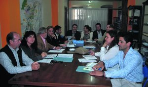 Salado se reunió con los alcaldes y concejales populares de la comarca. / PLT