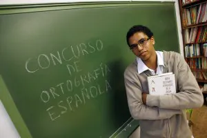 Ousmane demostró su dominio de la ortografía española, pese a que su lengua materna es el inglés. :: CARLOS MORET