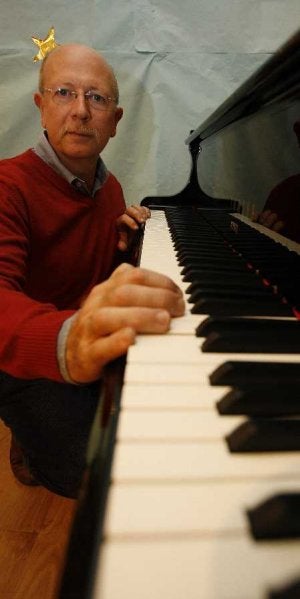 Antonio Lara, pianista y director del conservatorio Maestro Artola, dirigirá la escuela. ::                             SALVADOR SALAS