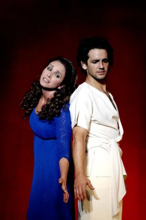 Fran Perea y Ana Belén representarán en el Teatro Cervantes el mito griego de 'Fedra'. ::
SUR