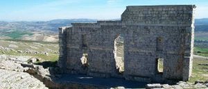 El teatro romano, la estructura más conocida de Acinipo, presenta un buen estado de conservación. ::
PLT / SUR