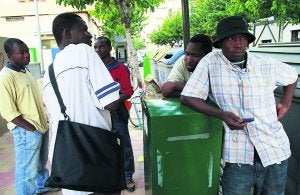 La circular convierte en habitual la expulsión preferente que, según la ley, debe ser excepcional. ::
SUR