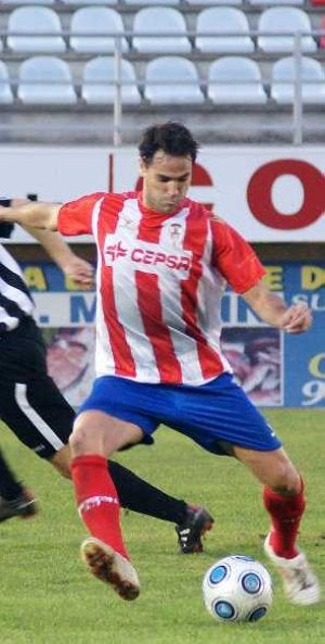 Victor García en un partido con el Algeciras esta temporada. ::
SUR