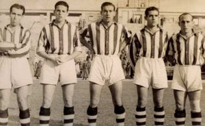 Imagen de una plantilla histórica de la Real Balompédica Linense, que en 2012 celebrará su centenario. ::
SUR