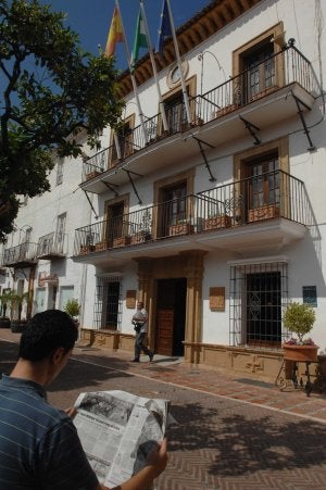 Los marbellíes se informan acerca del juicio del 'caso Malaya'. ::
J-L