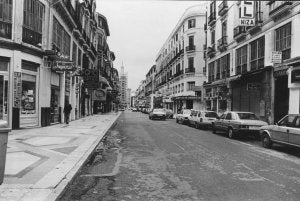 Imagen de la calle Larios cuando funcionaba la Zona Azul. Era en sentido sur. ::
SUR DOCUMENTACIÓN
