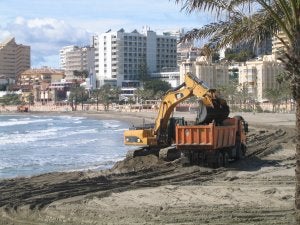Los aportes de arena se repiten cada año, como en esta imagen de la primavera de 2010. ::
F. J.